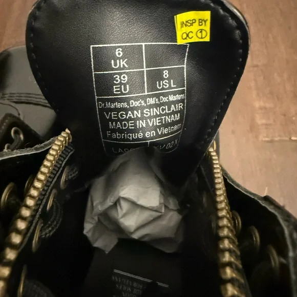 NWT Dr. Martens Sinclair Vegan Patent Leather boots in black Size 8 - Picture 15 of 16